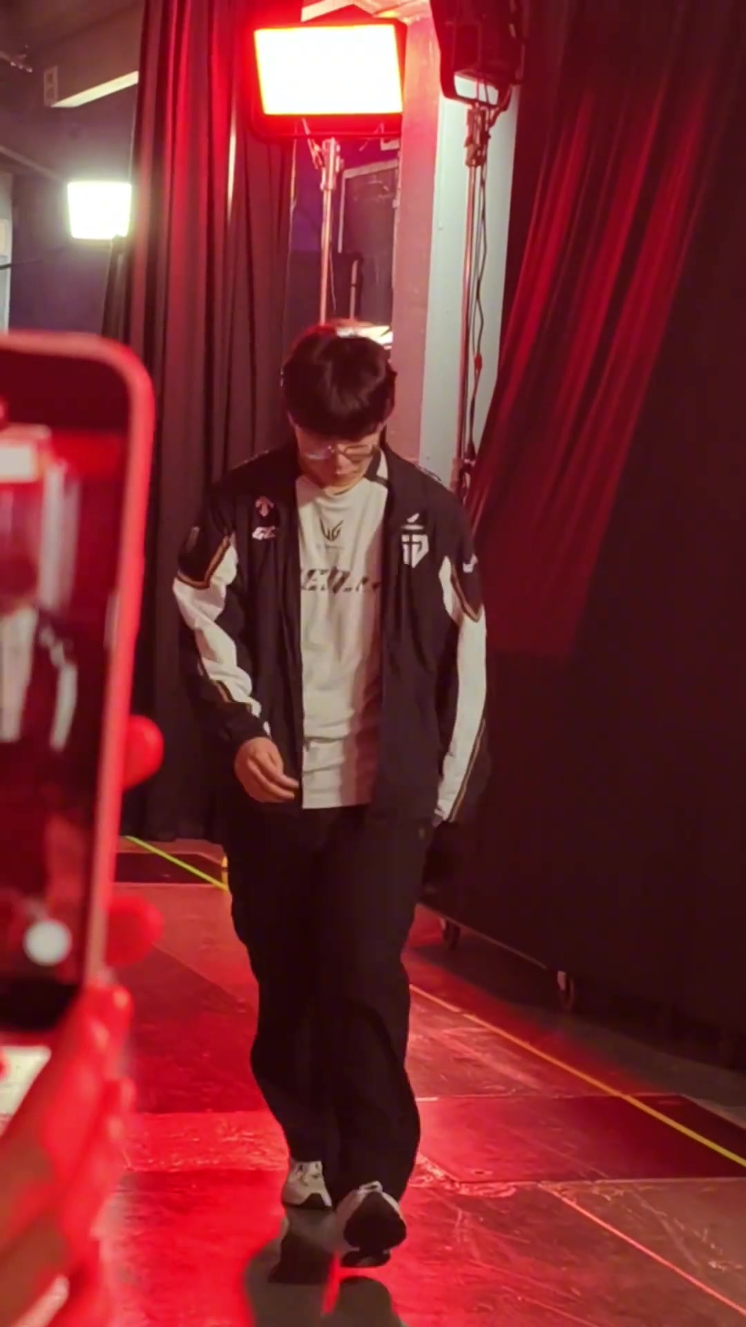 登录入口-Uzi迎来三赛季出色发挥，巴塞罗那观众热烈欢呼！再创辉煌时刻(李裕英激荡完整版解析)